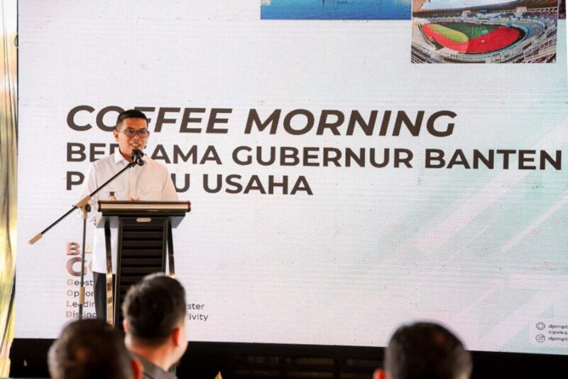 Andra Soni menggelar dialog dengan pelaku usaha di Birdie Cafe and Resto The Royale Krakatau Golf and Country Club, Kota Cilegon