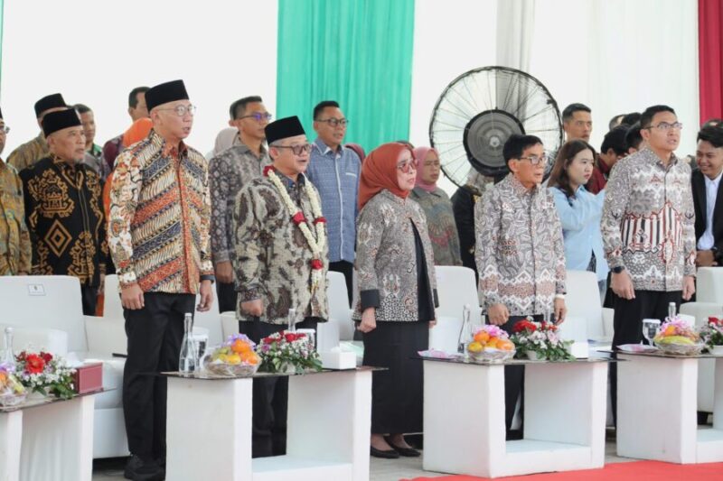 Pembukaan sekolah Islam modern Emer Islamic Boarding School (Eibos) dan Peresmian Masjid Ummi, di Jl. Branti Raya, Candi Mas, Kecamatan. Natar, Lampung Selatan