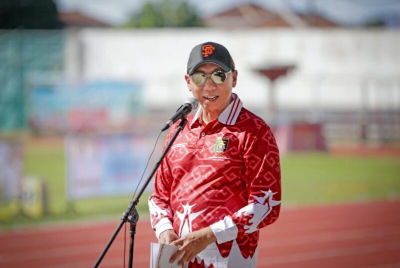 Gubernur Mirza Buka Piala Panahan Pelajar dan Umum 2025
