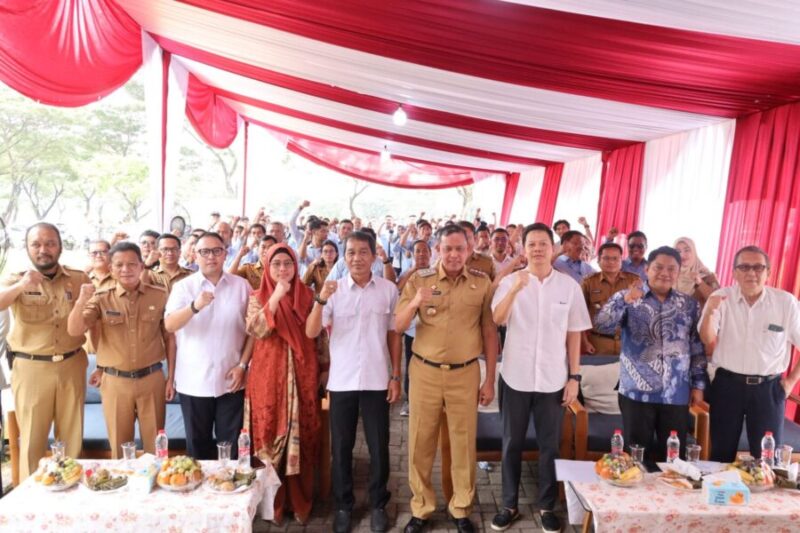 acara penyerahan pengelolaan SPAM dari PT BNR Property Management kepada Perumda Tirta Patriot