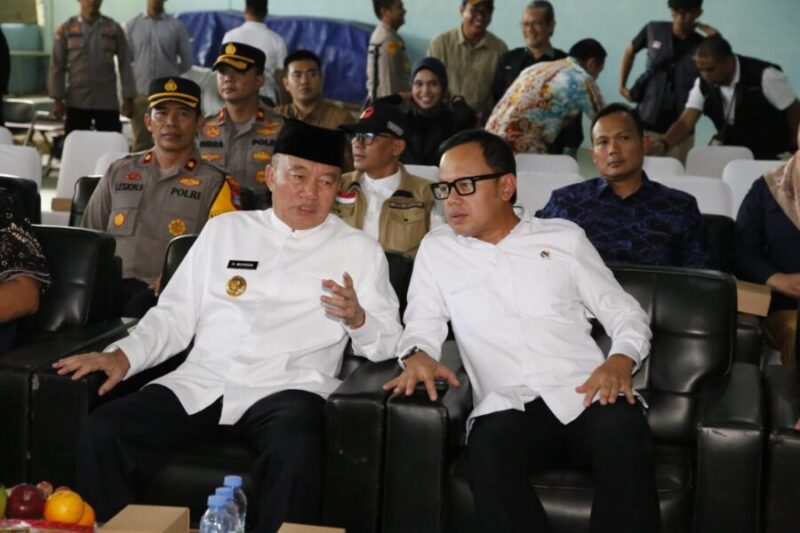 Wamendagri Bima Arya Lepas Distribusi Logistik PSU Banjarbaru