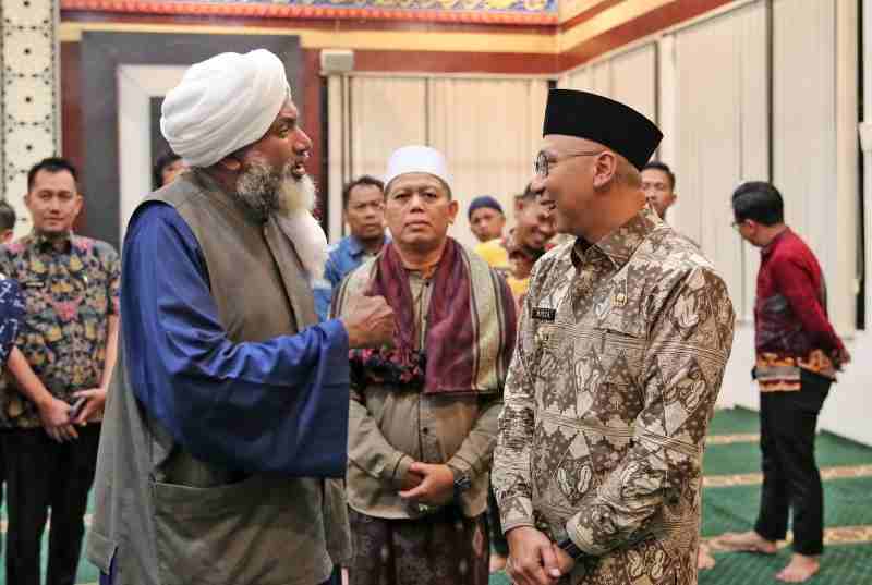 Gubernur Lampung Rahmat Mirzani Djausal menerima kunjungan ulama besar negara Sudan Syaikh Awad Karim Utsman Al-Aqli