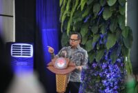 Wamendagri Bima Arya saat membuka kegiatan Launching, Sosialisasi, dan Afirmasi Sertifikasi Kompetensi Pemerintahan Dalam Negeri Tahun 2025 bagi Praja Utama Angkatan XXXII Institut Pemerintahan Dalam Negeri (IPDN) di Balairung Rudini, Kampus IPDN Jatinangor