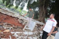 Wali Kota Bekasi, Tri Adhianto, tinjau langsung Pembongkaran Bangunan Liar di Sekitar UNISMA