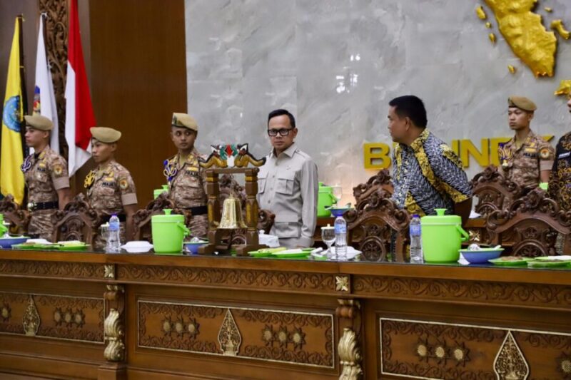 Wamendagri Bima Arya Sugiarto Kegiatan konferensi pers terkait Retret Kepala Daerah Gelombang II di Kampus Institut Pemerintahan Dalam Negeri (IPDN) Jatinangor.
