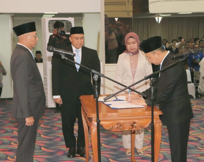 Gubernur Lampung, Rahmat Mirzani Djausal melantik dan mengambil sumpah jabatan Dr. Marindo Kurniawan, S.T., M.M. sebagai Sekretaris Daerah Provinsi Lampung