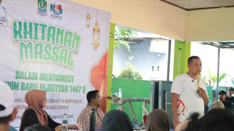 Wali Kota Bekasi, Tri Adhianto, menghadiri langsung kegiatan khitanan massal di Kecamatan Bekasi Utara