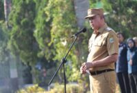 Wali Kota Bekasi Tri Adhianto saat memimpin apel pagi di lingkungan Pemerintah Kota (Pemkot) Bekasi