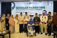 Wakil Wali Kota Bekasi Abdul Harris Bobihoe saat menghadiri seminar parenting yang diselenggarakan oleh Forum Kajian Islamic Center, Al Furqon dan BKMT Kota Bekasi