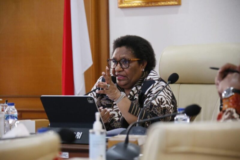 Wamendagri Ribka Haluk memimpin rapat kolaborasi terkait dukungan program, kegiatan, dan alokasi anggaran dalam rangka penguatan pelindungan bagi Calon Pekerja Migran Indonesia (CPMI) dan keluarganya