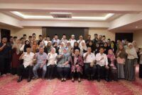 Ketua TP PKK Kota Bekasi Wiwiek Hargono saat mengunjungi peserta kafilah Kota Bekasi di gelaran Musabaqah Tilawatil Qur'an (MTQ) ke-39