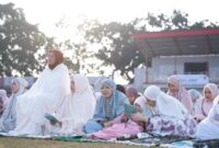 Walikota Bandar Lampung, Eva Dwiana bersama Forkopimda Kota Bandar Lampung melaksanakan sholat Idul Adha di Stadion Mini Way Dadi