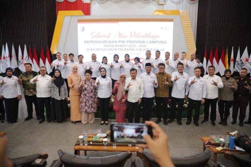 Ketua Umum Palang Merah Indonesia (PMI) M. Jusuf Kalla melantik Ibu Purnama Wulan Sari Mirza sebagai Ketua PMI Provinsi Lampung Masa Bakti 2025-2030