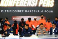 Direktorat Tindak Pidana Siber Bareskrim Polri menunjukkan konten yang dimanipulasi dalam konferensi pers di Gedung Bareskrim Polri, Jakarta, Rabu (3/9/2025). (Divisi Humas Polri)
