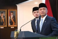 Mensesneg Prasetyo Hadi menjawab pertanyaan awak media di Istana Kepresidenan, Jakarta. (Antara)