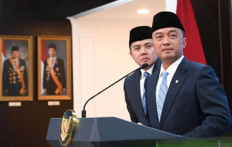 Mensesneg Prasetyo Hadi menjawab pertanyaan awak media di Istana Kepresidenan, Jakarta. (Antara)