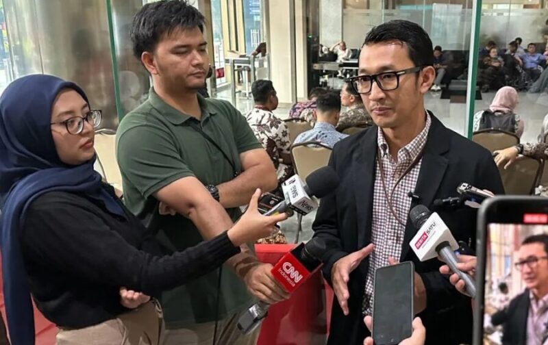 Juru bicara KPK Budi Prasetyo memberikan keterangan kepada wartawan di Gedung KPK Jakarta. (Antara)