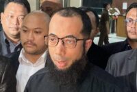 Pendakwah Khalid Basalamah saat hadir di KPK untuk menjalani pemeriksaan. (Jennus)