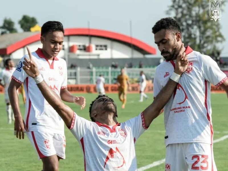 Selebrasi Yakob Sayuri setelah mencetak gol satu-satunya dalam laga Malut United kontra Bhayangkara. (Instagram @malut_united)