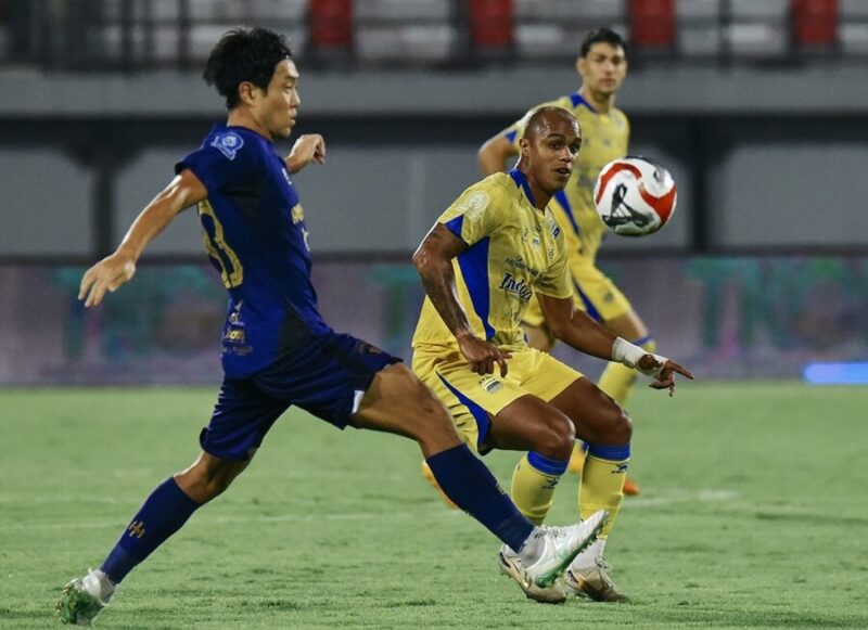 Persita Tangerang menundukkan Persib Bandung 2-1 pada lanjutan Super League 2025 di Stadion I Wayan Dipta, Gianyar, Bali, Sabtu (27/9/2025) malam. (Jennus)