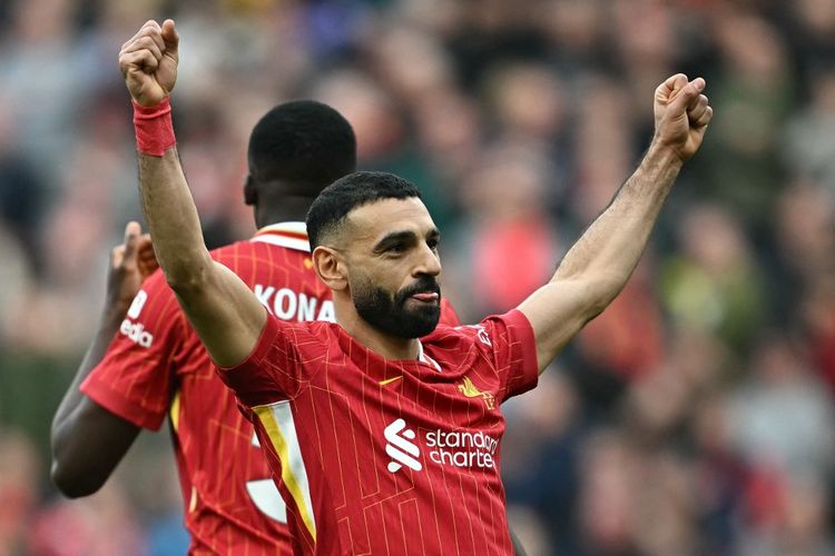 Penyerang Liverpool Mohamed Salah merayakan gol dicetaknya penaltinya yang memastikan kemenangan tipis atas tuan rumah Burnley. (AFP/Paul Ellis)