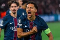 Kapten tim, Marquinhos, membuka keunggulan PSG di menit ketiga melalui sepakan rendah yang tak mampu diantisipasi kiper Atalanta, Marco Carnesecchi. (Instagram @psg)