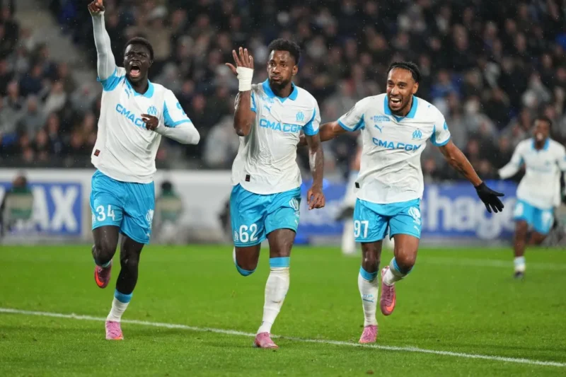 Bek sayap Marseille Michael Murillo (tengah) merayakan keberhasilannya mencetak gol ke gawang Strasbourg pada pekan keenam Liga Prancis di Stadion de la Meinau, Strasbourg, Jumat (26/9/2025) waktu setempat. (Ligue1.com)