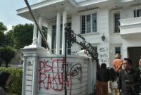 Rumah Uya Kuya pasca penjarahan oleh massa aksi. (Jennus)