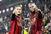 Gol Justin Kluivert (kiri) dan Antoine Semenyo (kanan) memastikan kemenangan Bournemouth 3-1 atas Fulham di Liga Inggris 2025/26 yang berlangsung di Stadion Vitality, Jumat (3/10/2025). (Premierleague.com)