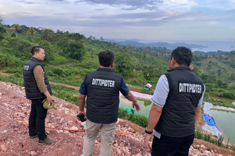 Tim Bareskrim Polri menelusuri tempat yang pernah menjadi lokasi penambangan ilegal di Sekotong tapi tidak.menemukan lagi WNA China yang beraktivitas di sana. (Dok Bareskrim)