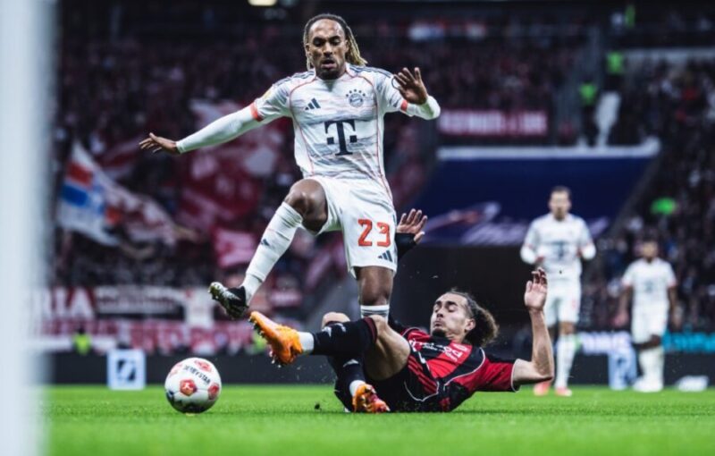 Bayern Muenchen meraih kemenangan 3-atas Eintracht Frankfurt di Deutsche Bank Park, Sabtu (4/10/2025) WIB. (Simon Uoftman/Bubdesliga via Getty Images)