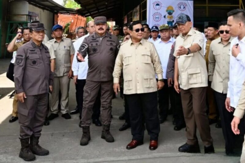 Presiden Prabowo Subianto saat menghadiri agenda penyerahan aset barang rampasan negara dari aktivitas tambang ilegal kepada PT Timah Tbk di Pangkal Pinang, Bangka Belitung, Senin (6/10/2025). (Sekretariat Presiden)