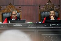 Ketua Mahkamah Konstitusi Suhartoyo bersama Wakil Ketua MK Saldi Isra saat memimpin sidang putusan, Kamis (16/10/2025). (jennus)