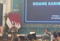 Presiden Prabowo menyampaikan pidato pengantar Sidang Kabinet Paripurna di Istana Negara, Jakarta, Senin (20/10/2025). (Jennus/Jamaluddin)