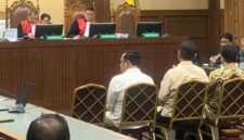 Advokat Junaedi Saibih, mantan kru televisi Tian Bahtiar, dan aktivis sekaligus ketua tim buzzer Adhiya Muzakki--dinyatakan jaksa penuntut umum (JPU) telah berperan aktif menghalangi penegakan hukum di tiga perkara korupsi besar. (KM/Hajiari Oyun
