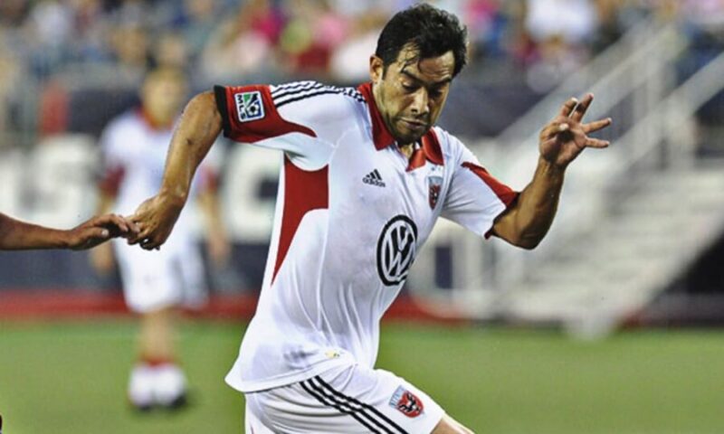 Mantan penyerang Timnas Guatemala Carlos Ruiz. (Ketty Images)