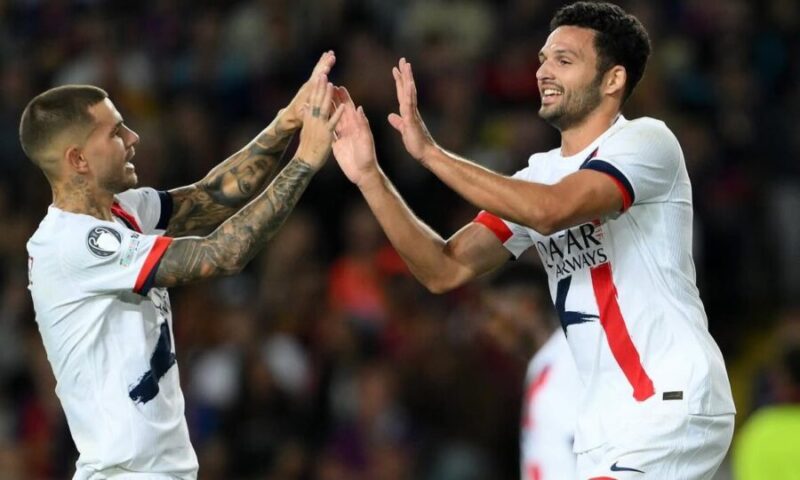 Selebrasi Goncalo Ramos (kanan) usai mencetak gol di menit akhir yang menjadi penentu kemenangan PSG atas Barcelona. (Instagram @psg)