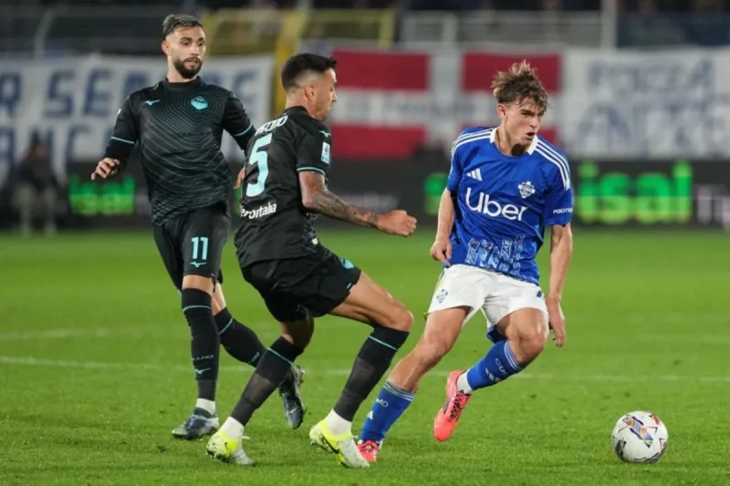 Gelandang Como 1907 Nicolas 'Nico' Paz (kanan) mencetak satu dari dua gol bersejarah ke gawang Juventus. (Como 1907)