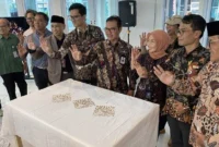 Seluruh pegawai mengenakan batik pada acara peresmian Batik Segoro Amerta di Yogyakarta. (Humas Pemda)