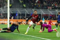Christian Pulisic meluapkan kegembiraan dengan berlari setelah mencetak gol satu-satunya dalam laga AC Milan versus Inter Milan lanjutan Liga Italia 2025/26 di Giuseppe Meazza, Senin (24/11/2025). (ACMilan.com)