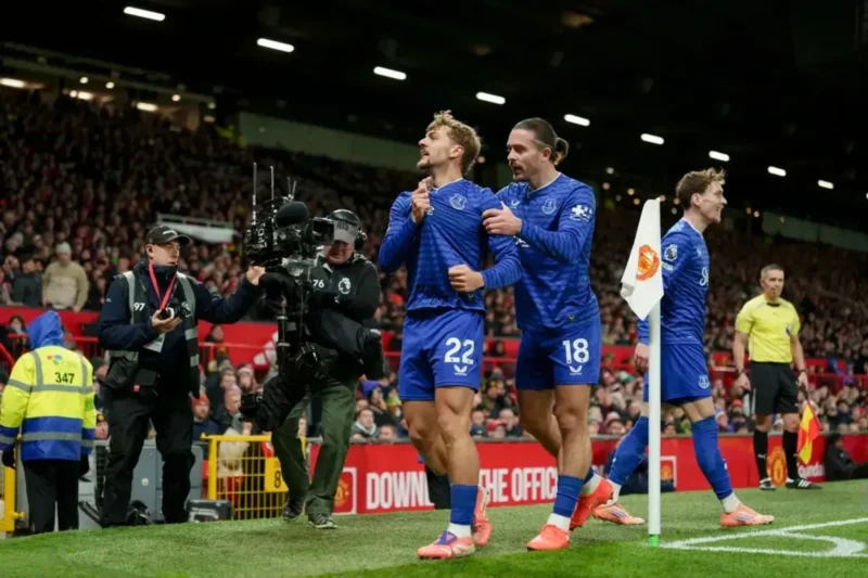 MU kalah memalukan dari Everton. (evertontc.com)