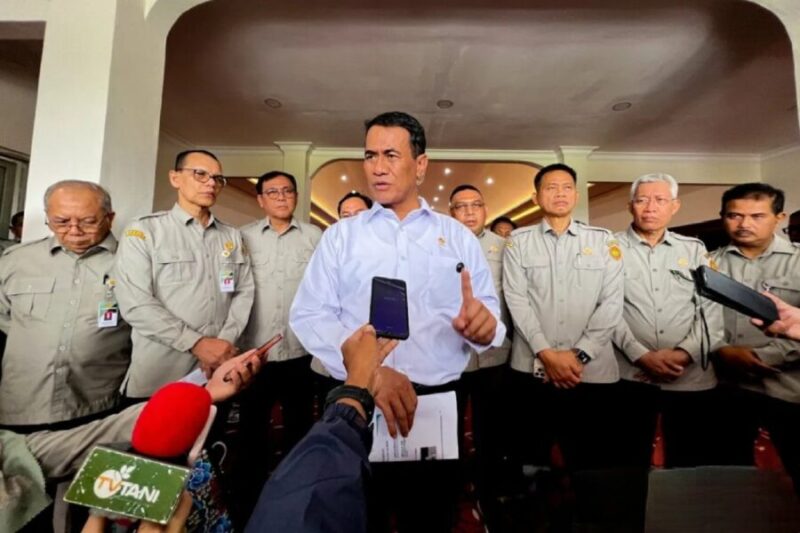 Menteri Pertanian Andi Amran Sulaiman dalam kunjungan ke Balai Perakitan dan Modernisasi Pertanian (BRMP) Serpong, Tangerang, Banten, Senin (3/11/2025). (jennus)