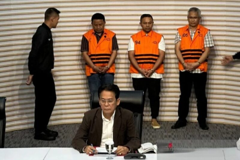 KPK menyampaikan penetapan Gubernur Riau sebagai tersangka dalam konferensi pers di Gedung Merah Putih KPK, Jakarta, Rabu (5/11/2025). (Jennus)