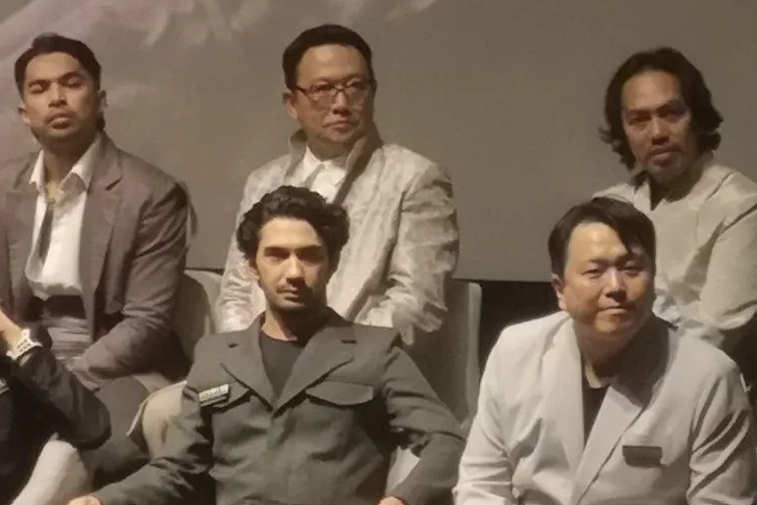 Sutradara asal Korea Selatan, Lee Chang-hee, didampingi Reza Rahardian saat konferensi pers film kolaborasi Indonesia–Korea berjudul 'Keadilan: The Verdict'. (Jennus)