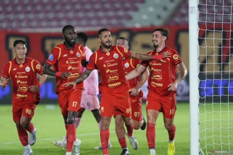 Maxwell Souza, menjadi penentu kemenangan Persija Jakarta atas PSBS Biak dengan skor
3-1 dalam laga BRI Super League 2025/2026 di Stadion Manahan, Surakarta, Jumat (31/10/2025) malam. (Dok Persija(