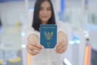 Paspor elektronik dengan fitur keamanan terbaru berupa tinta multicolor invisible fluorescent. (Dok Imigrasi)