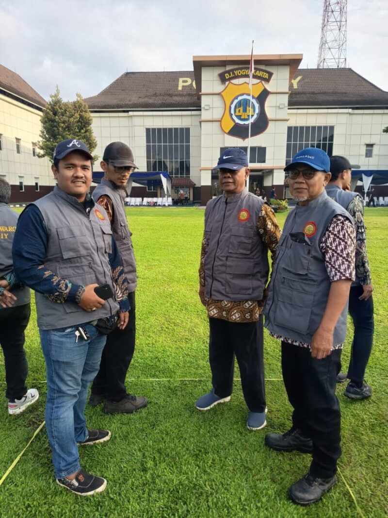 Peserta Apel Srawung Agung Kelompok Jaga Warga digelar di halaman Polda DIY, Jumat (21/11/2025).