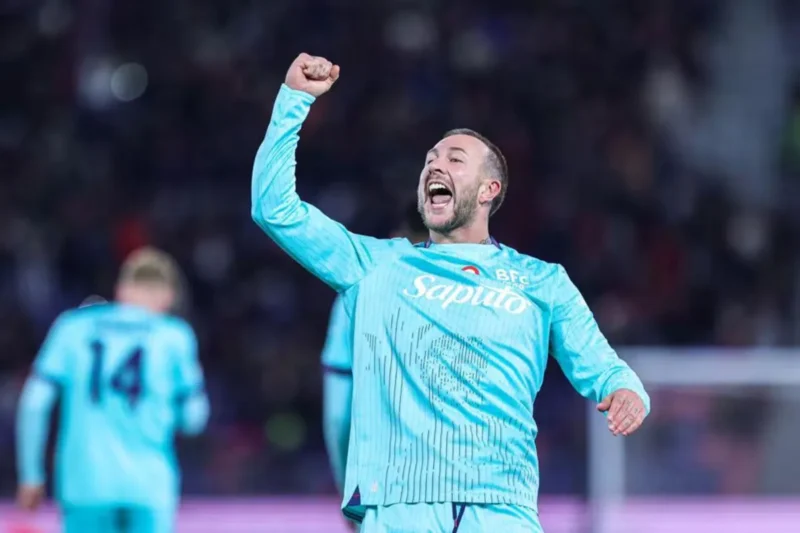 Pemain Bologna Federico Bernardeschi merayakan keberhasilannya mencetak gol ke gawang RB Salzburg pada pertandingan Liga Europa 2025/2026 di Stadion Renato Dall'Ara, Bologna, Kamis (28/11/2025) malam waktu setempat. (UEFA)