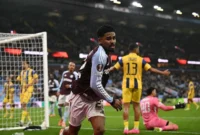Bekasi sayap Aston Villa, Ian Maatsen, merayakan gol yang dicetaknya ke gawang Tel Aviv. (UEFA.com)