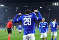 Gelandang Strasbourg Samir El Mourabet merayakan keberhasilannya mencetak gol ke gawang Crystal Palace pada pertandingan Liga Conference di Stadion de la Meinau, Strasbourg, Kamis (27/11/2025) waktu setempat. (uefa.com)